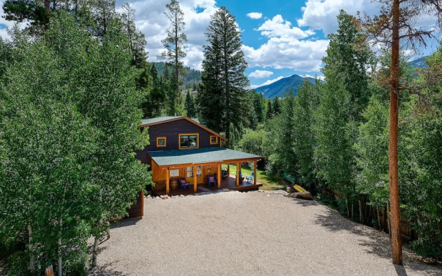 The River House 3 Bedroom Cabin