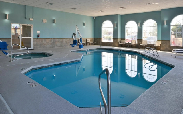 Holiday Inn Express Farmington - Bloomfield by IHG