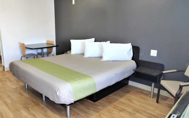 Studio 6 Fresno, CA - Extended Stay