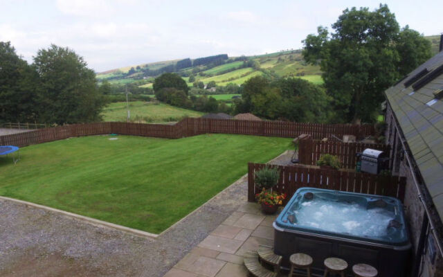 Holiday Home Sgubor yr Onwydden
