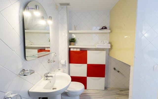 RentalSevilla Estudio con terraza junto a la Alameda