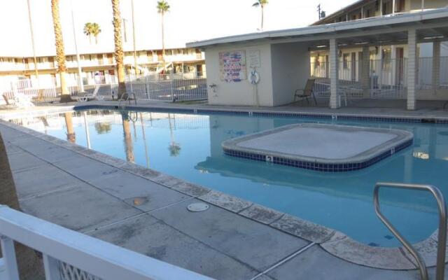 Holiday House Motel