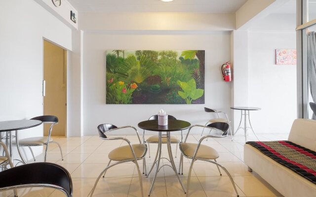 Luna Guesthouse and Travel
