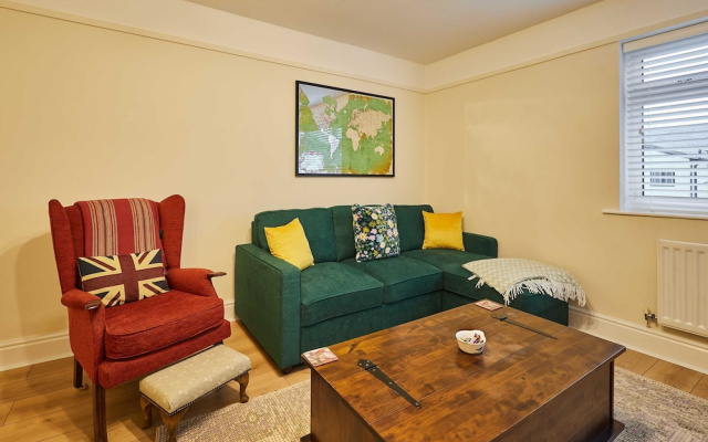 Host Stay Bridge Court