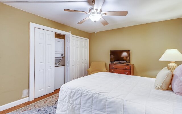 DP 202C Recently renovated 2 bedroom condo near Destin Harbor and amazing views by RedAwning