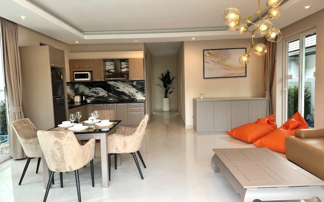 Palm Oasis Pool Villa by Pattaya Holiday