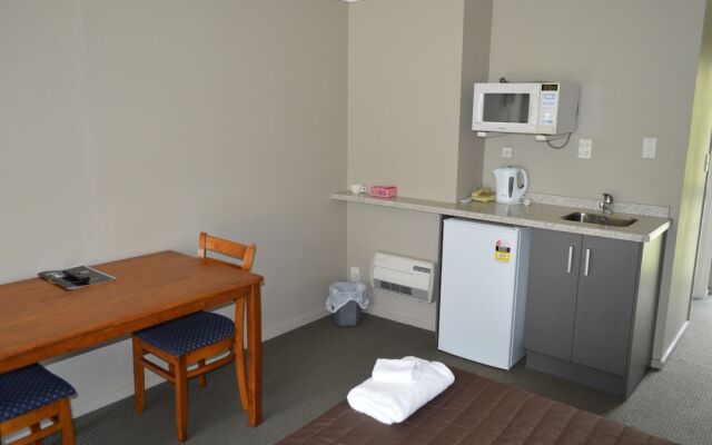 Brightwater Motor Inn