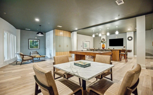 Landing Weston Lakeside Apartments