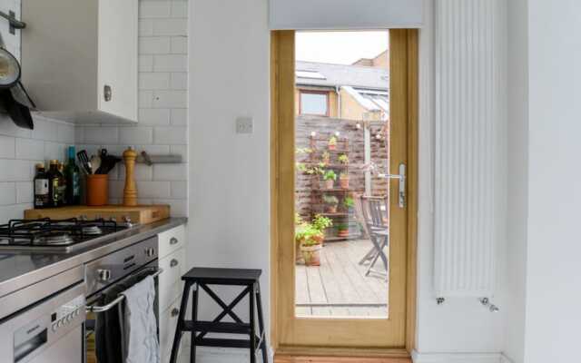 3 Bedroom House In Heart Of Stoke Newington
