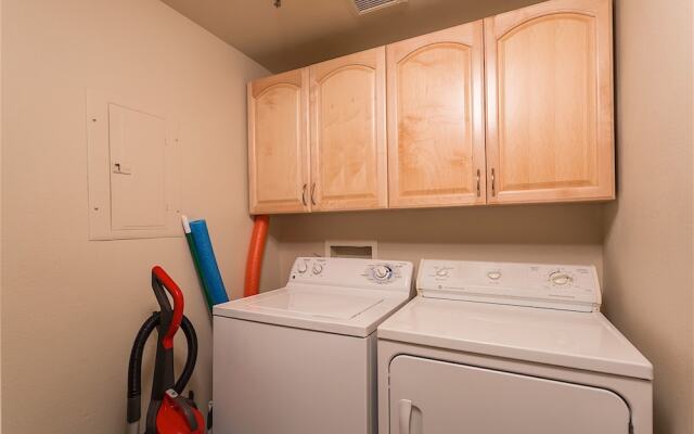 Canuck Condo 2 BR by Casago