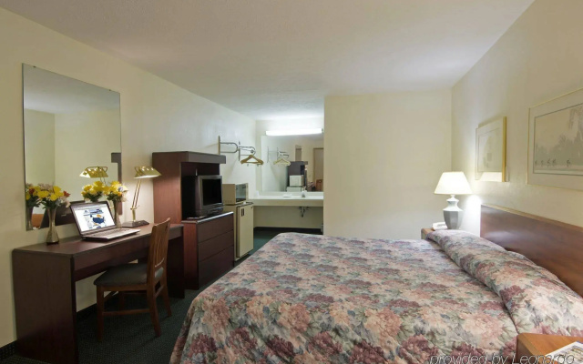 Americas Best Value Inn-Columbus/North