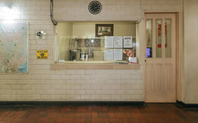 Broadway Court Apartelle