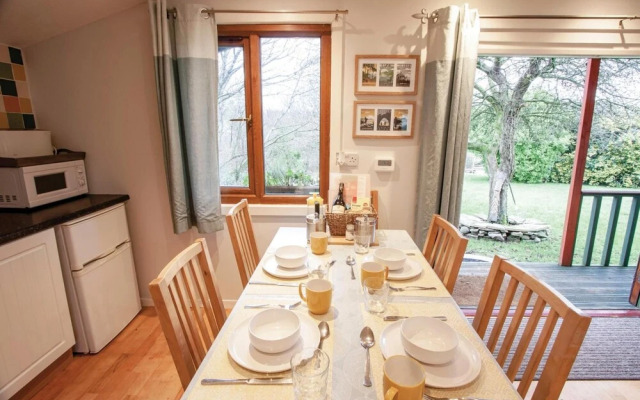 Merlins Cabin - 2 Bedroom Cabin - Blaen Cedi Farm - Penclawdd