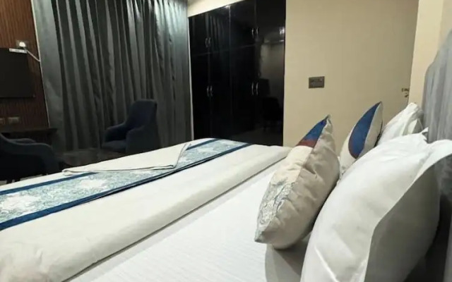 Radiant Blu Hotels Sector 70