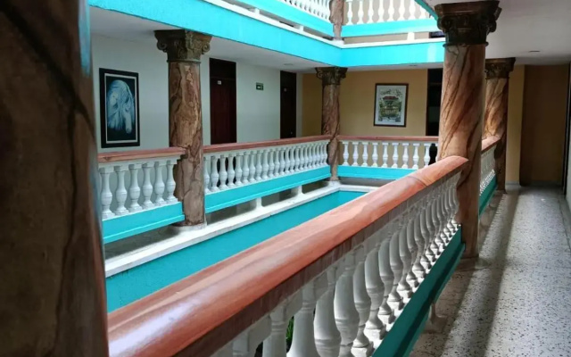 Hotel Colonial Inn