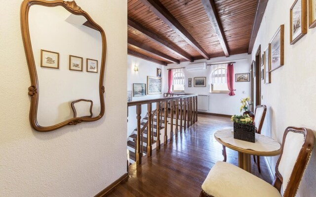 Awesome Home in Umag With 4 Bedrooms, Jacuzzi and Wifi