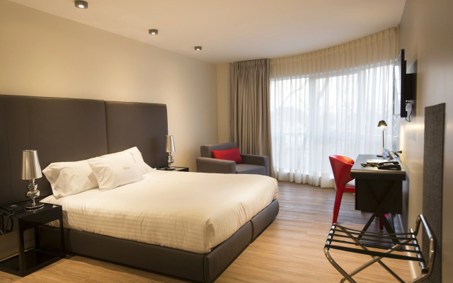 Regency Way Montevideo Hotel