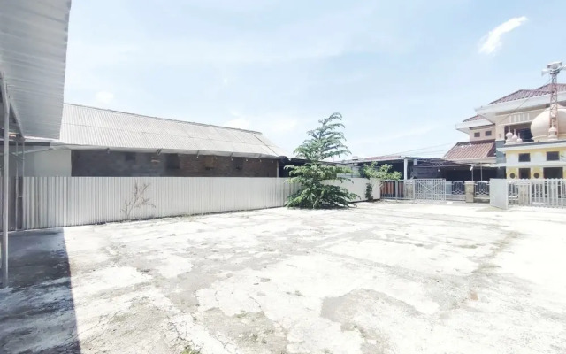 RedDoorz Near Exit Toll Banyumanik Semarang