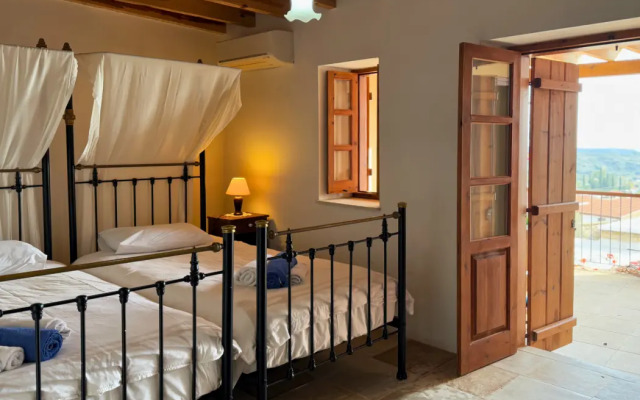 Eveleos Country House