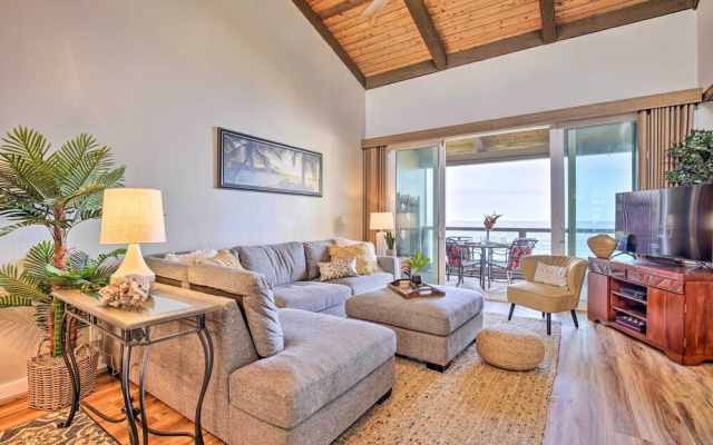 Airy Oceanfront Kailua-kona Gem w/ Community Pool