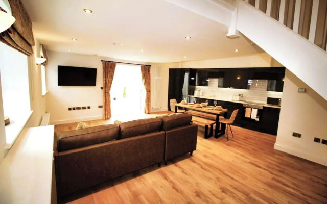 1 Bed Cottage - Plus Sofa Bed - Sleeps 4 - Pets