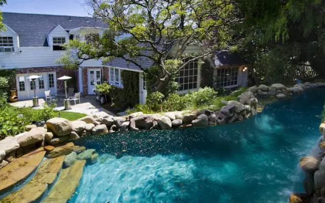 Hollywood Celebrity Estate By Luxpads