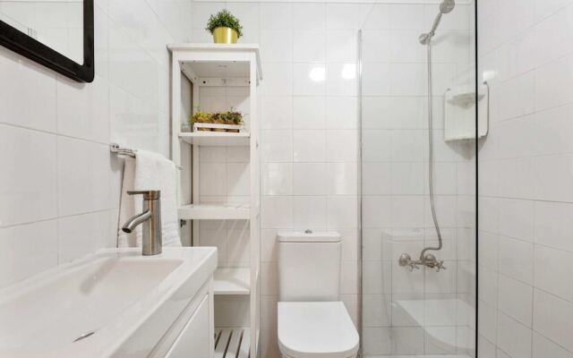 Portuguese Design 1 Bedroom Apartment in the Heart of Lisbon