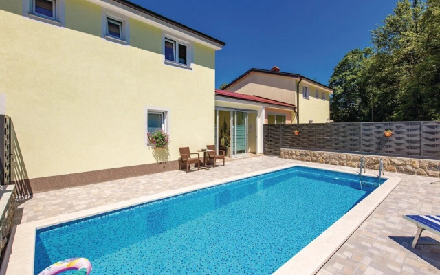Amazing Home in Jurdani With Wifi and 4 Bedrooms