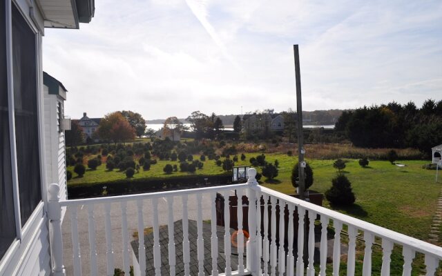 A Victorian on the Bay Bed and Breakfast