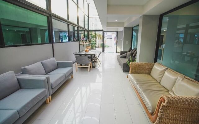 Roomquest Don Muang Airport