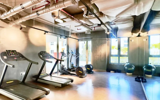 Contemporary La Mer 1BR w Beach Access