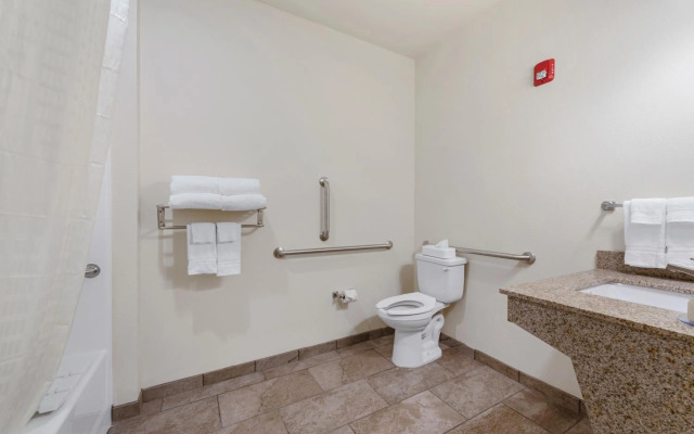 Cobblestone Hotel & Suites - Austin