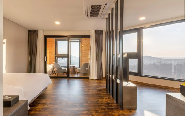 Urbanest Hotel