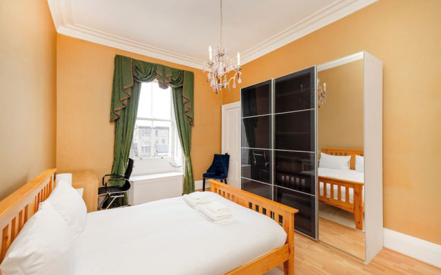Stylish Southside Flat Near Old Town