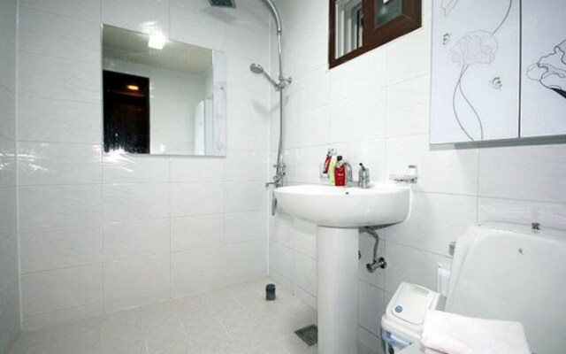 Yangyang Mori-ui-eondeok Pension