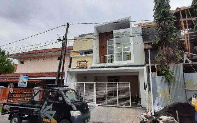 OYO Life  90539 Taman Borobudur Guest House Syariah