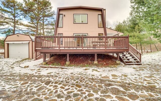 Family Home in Long Pond w/ Fire Pit & Lake Access