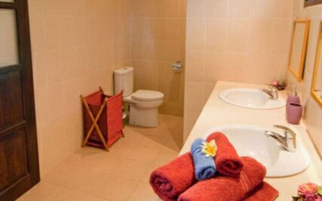 Villa Beranda, Open Stylish Villa, With Staff, By The Beach In Lovina, Bali – Bathroom – Banjar