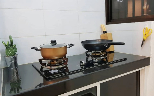 Puchong 8-12 pax Cozy Apartment IOI