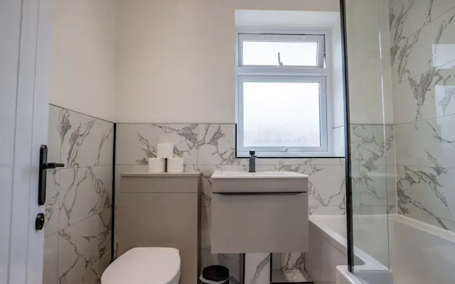 Host Stay Carlisle Road House