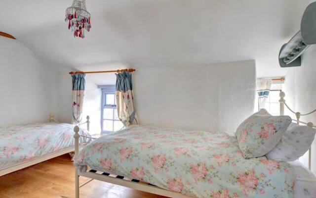Authentic Holiday Home in Penrose near Beach