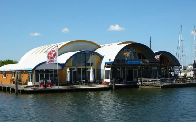 Nice House With a Private Jetty Located in Lemmer