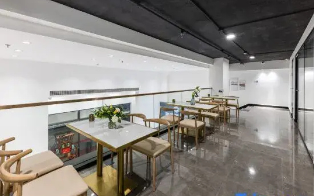 Shantou Haiqinwan Apartment (Shantou High-Speed Railway Station)