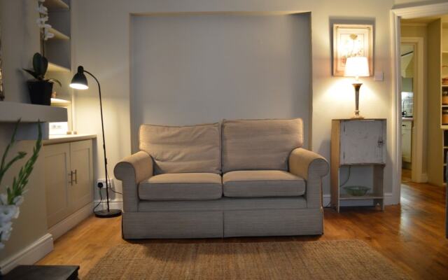 Stylish 2 Bedroom Apartment In London