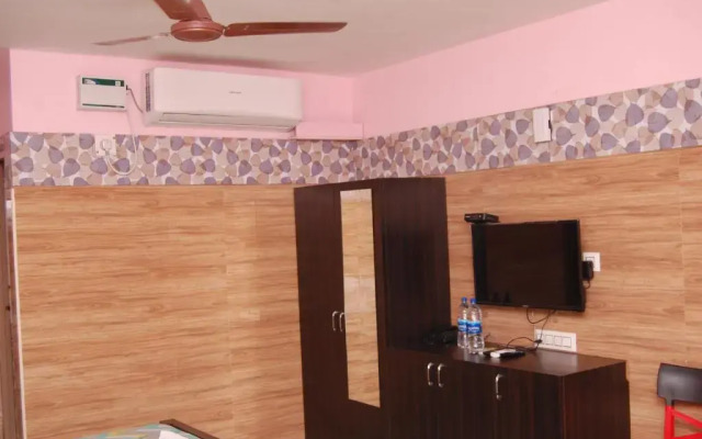 Hotel Adhi Residency - Cleanliness & Friendliness Room VL Vardharaja Temple