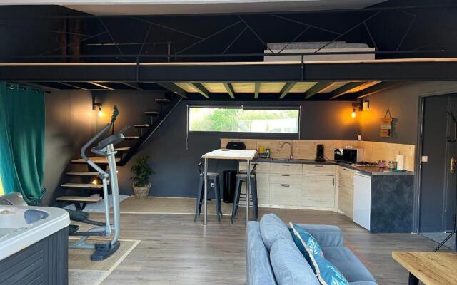 Charmant logement avec jacuzzi et sauna