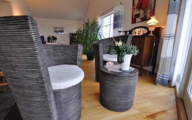 Stunning Home in Hamburgsund With 3 Bedrooms and Wifi