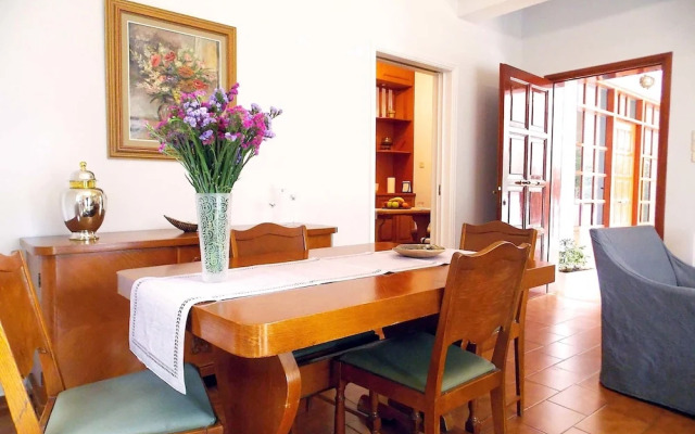 Glyfada Spacious Apartment Garden