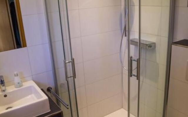 Komfortables Reetdachferienhaus Hasel 1