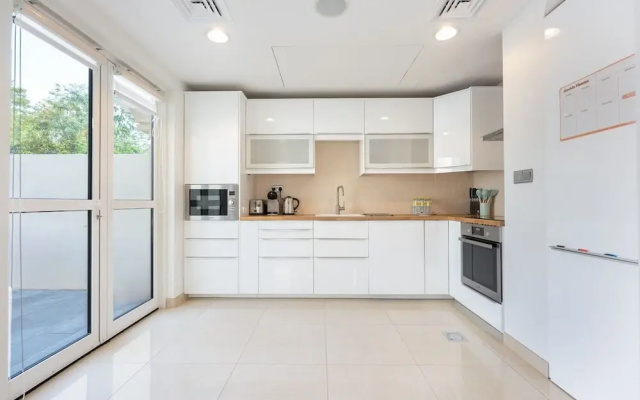 Luxurious Spacious 3-bedroom Villa With Private Pool at Springs 10